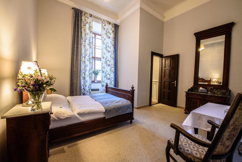 Chateau Hostacov Otel Oda fotoğraf